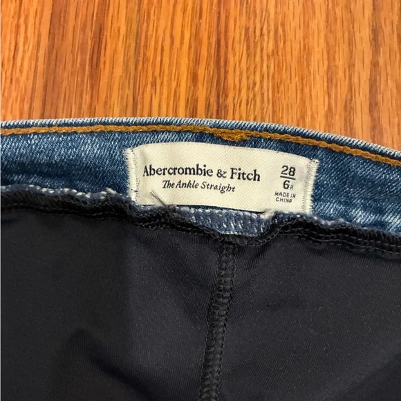 Abercrombie Maternity Ankle Straight Jean - Size 28/6 - Picture 2 of 2